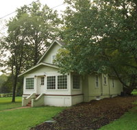 3 Bedroom Home / 4 Beds - Sleeps 8 / Near Concerts and Sports