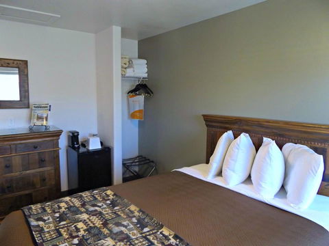 The Roosevelt Hotel - Yellowstone - Renee 43