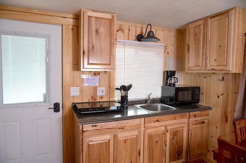 Yellowstone's Treasure Cabins - Renee 20