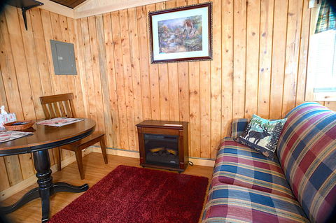 Yellowstone's Treasure Cabins - Renee 29