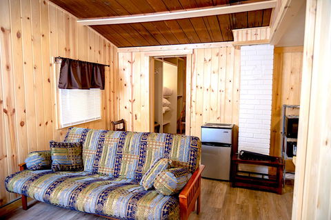 Yellowstone's Treasure Cabins - Renee 24