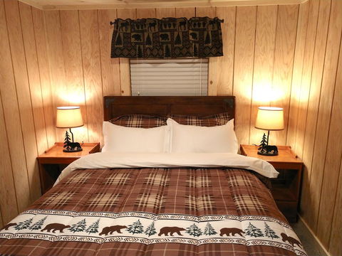 Yellowstone's Treasure Cabins - Renee 39
