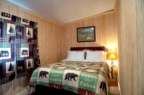 Yellowstone's Treasure Cabins - Renee 27