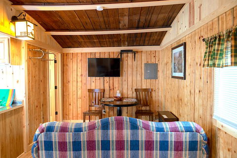 Yellowstone's Treasure Cabins - Renee 33