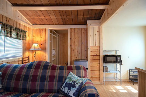Yellowstone's Treasure Cabins - Renee 28