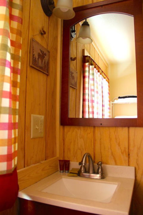 Yellowstone's Treasure Cabins - Renee 2
