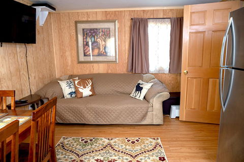 Yellowstone's Treasure Cabins - Renee 17
