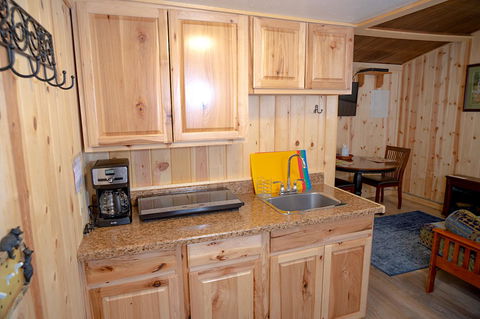 Yellowstone's Treasure Cabins - Renee 37