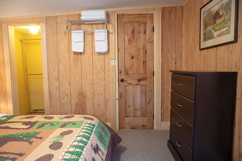 Yellowstone's Treasure Cabins - Renee 12