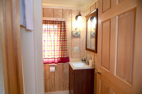 Yellowstone's Treasure Cabins - Renee 31