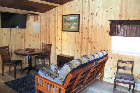 Yellowstone's Treasure Cabins - Renee 5
