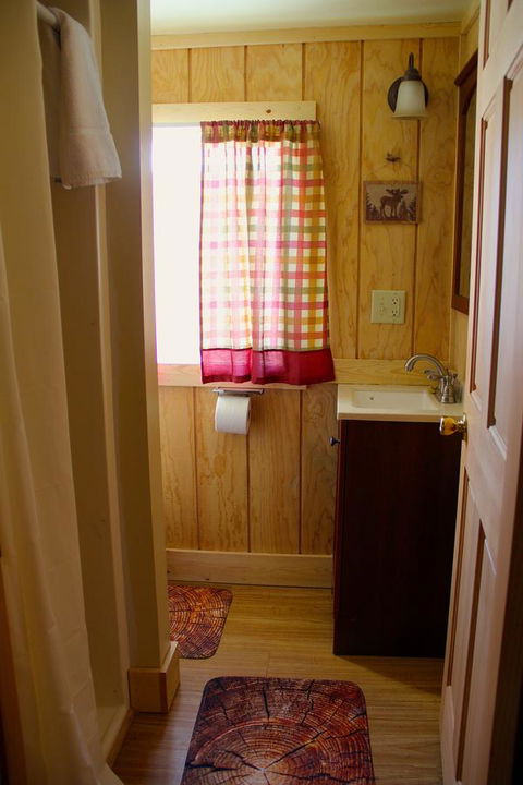 Yellowstone's Treasure Cabins - Renee 6