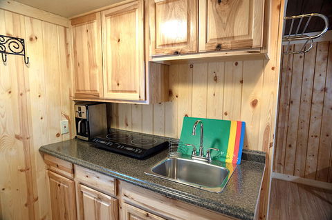 Yellowstone's Treasure Cabins - Renee 22