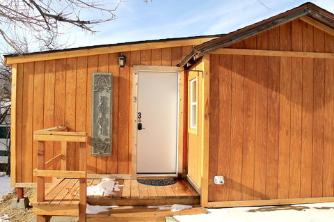 Yellowstone's Treasure Cabins - Renee 42