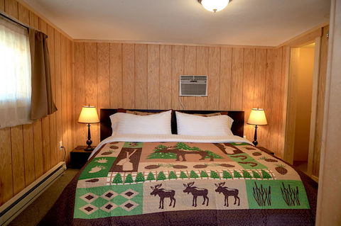 Yellowstone's Treasure Cabins - Renee 15