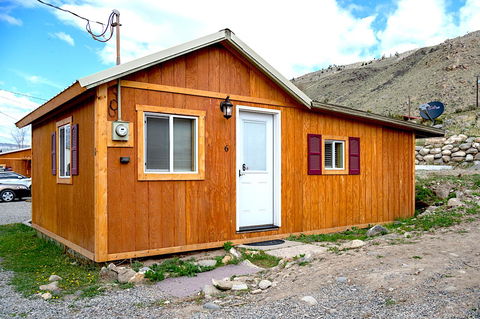Yellowstone's Treasure Cabins - Renee 21