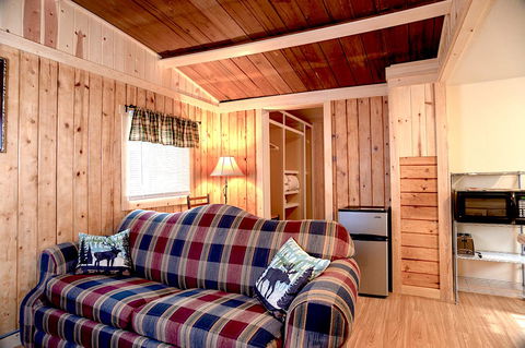 Yellowstone's Treasure Cabins - Renee 26