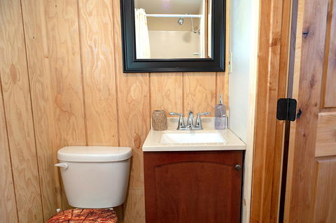 Yellowstone's Treasure Cabins - Renee 9