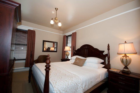 The Sacajawea Hotel - Renee 6