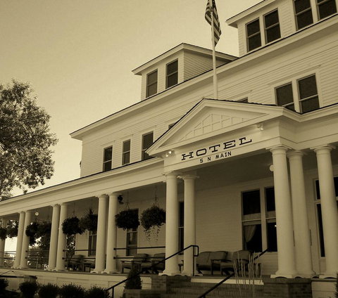 The Sacajawea Hotel - Renee 38