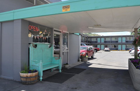 Budget Inn Express Helena - Swimm 22