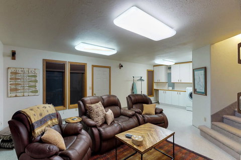 Big Arm Bay Getaway - Renee 18