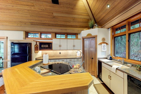 Big Arm Bay Getaway - Renee 5