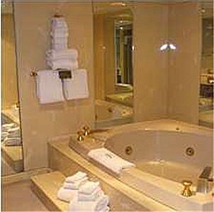 DoubleTree By Hilton Hotel & Executive Meeting Center Omaha-Downtown - Renee 21