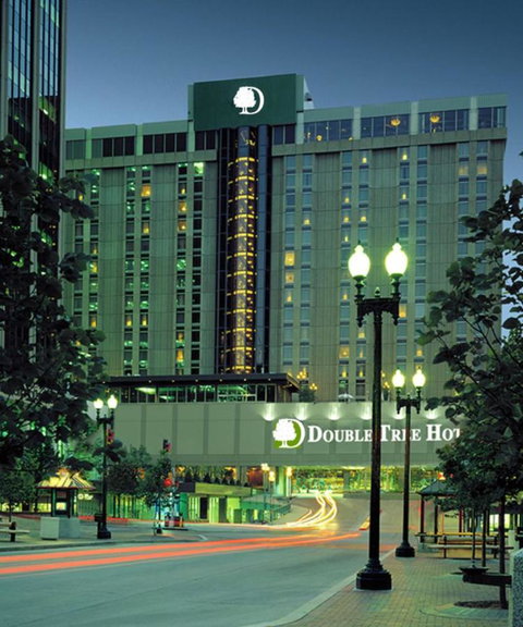 DoubleTree By Hilton Hotel & Executive Meeting Center Omaha-Downtown - Renee 0
