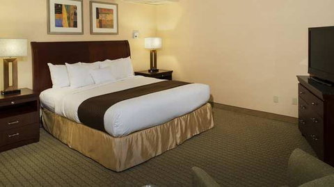 DoubleTree By Hilton Hotel & Executive Meeting Center Omaha-Downtown - Renee 2
