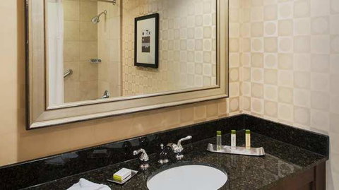 DoubleTree By Hilton Hotel & Executive Meeting Center Omaha-Downtown - Renee 11