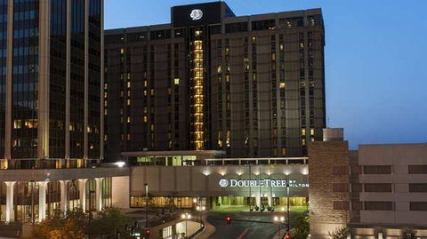 DoubleTree By Hilton Hotel & Executive Meeting Center Omaha-Downtown - Renee 32