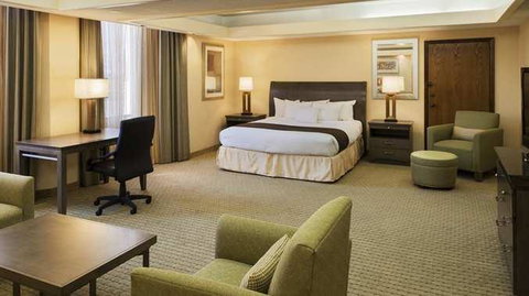 DoubleTree By Hilton Hotel & Executive Meeting Center Omaha-Downtown - Renee 7