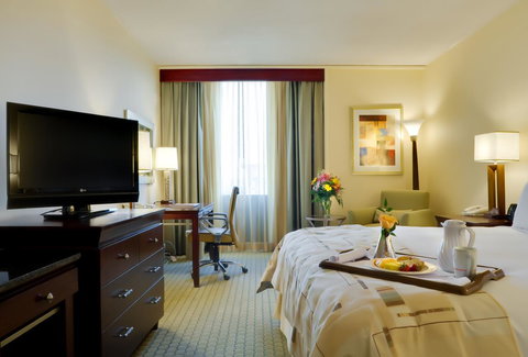 DoubleTree By Hilton Hotel & Executive Meeting Center Omaha-Downtown - Renee 13