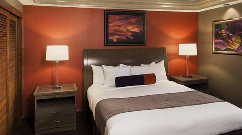 DoubleTree By Hilton Hotel & Executive Meeting Center Omaha-Downtown - Renee 8