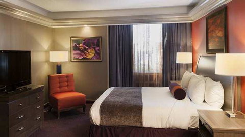 DoubleTree By Hilton Hotel & Executive Meeting Center Omaha-Downtown - Renee 9