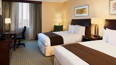 DoubleTree By Hilton Hotel & Executive Meeting Center Omaha-Downtown - Renee 10