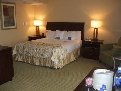 DoubleTree By Hilton Hotel & Executive Meeting Center Omaha-Downtown - Renee 6