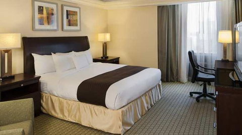 DoubleTree By Hilton Hotel & Executive Meeting Center Omaha-Downtown - Renee 5