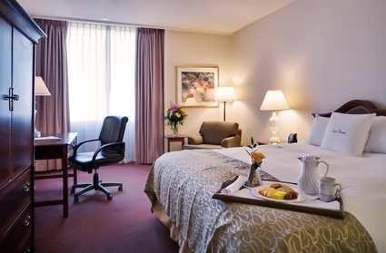 DoubleTree By Hilton Hotel & Executive Meeting Center Omaha-Downtown - Renee 16