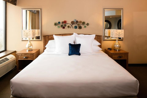 Ramada Plaza By Wyndham Omaha - Renee 19