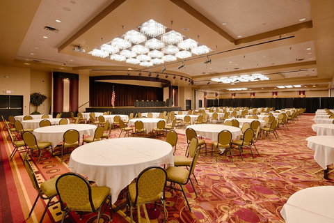 Ramada Plaza By Wyndham Omaha - Renee 38