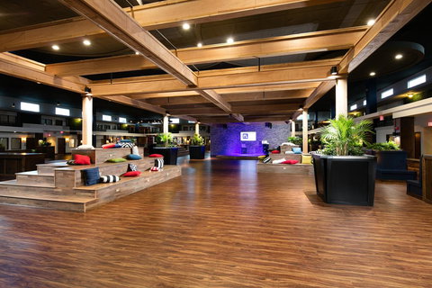 Ramada Plaza By Wyndham Omaha - Renee 8