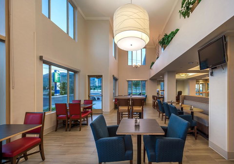 Holiday Inn Express Hotel & Suites Carson City - Renee 15