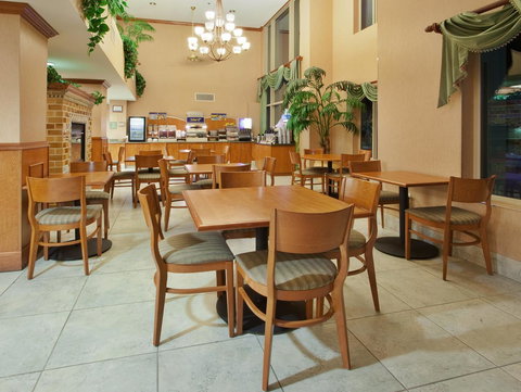 Holiday Inn Express Hotel & Suites Carson City - Renee 31