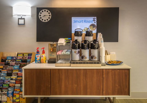 Holiday Inn Express Hotel & Suites Carson City - Renee 12