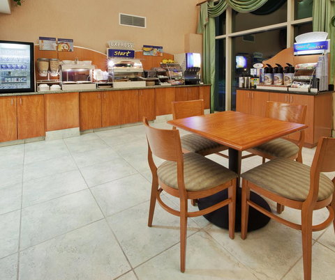 Holiday Inn Express Hotel & Suites Carson City - Renee 13