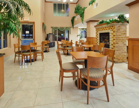 Holiday Inn Express Hotel & Suites Carson City - Renee 32