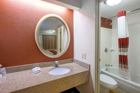Red Roof Inn Salem - Internet Find 7