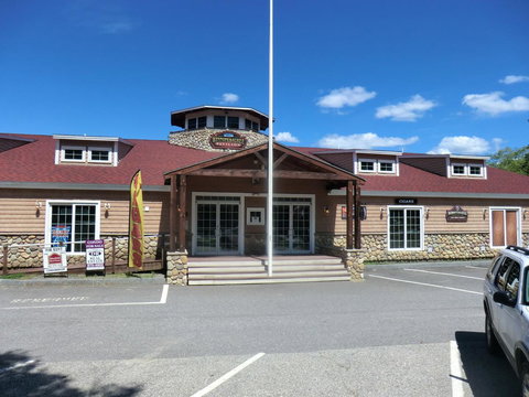 Waterfront Condo On Winnipesaukee With A 30ft Dock - Internet Find 22